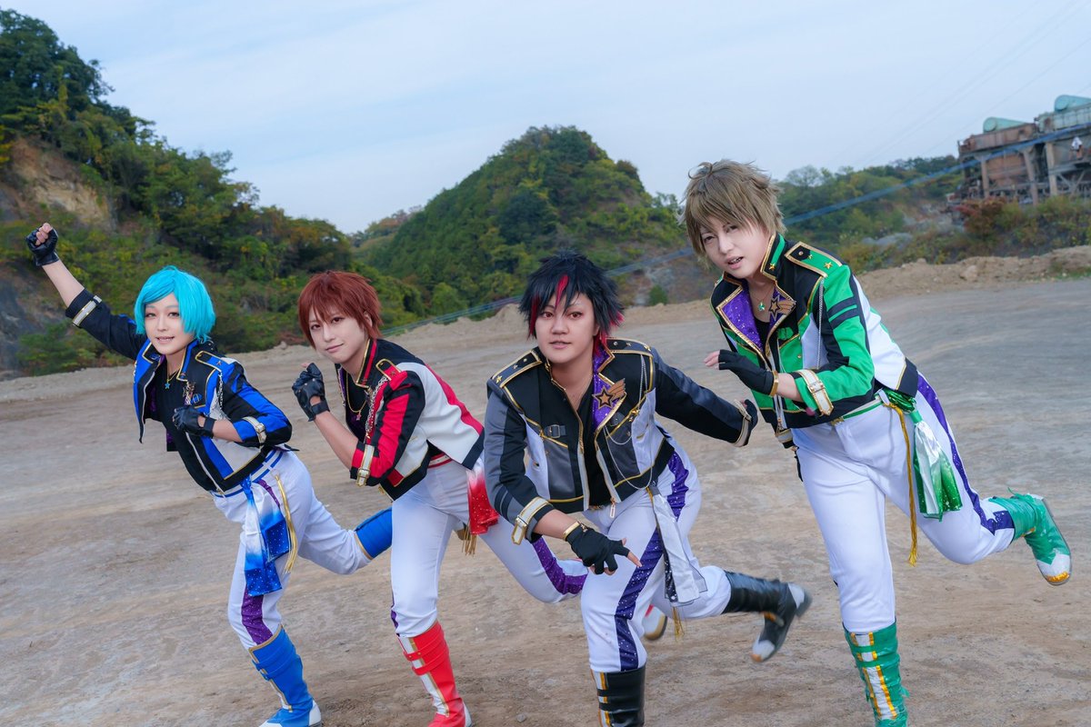 kirino98's tweet photo. 【cosplay】ES!!  流星隊

11周年大感謝！10年目にして聖地に爆破撮影いったよ！

鉄虎(ゆーら@yoshirou07)
翠(ゆうりむ@yu_rimu)
千秋(水珂@suiga_)
奏汰(桐乃)
カメラマン(まっくすさん@gmx299)
忍くんは欠席でした😂

#コスナビ
#コスナビ爆破撮影 https://t.co/d00fnD8Eph