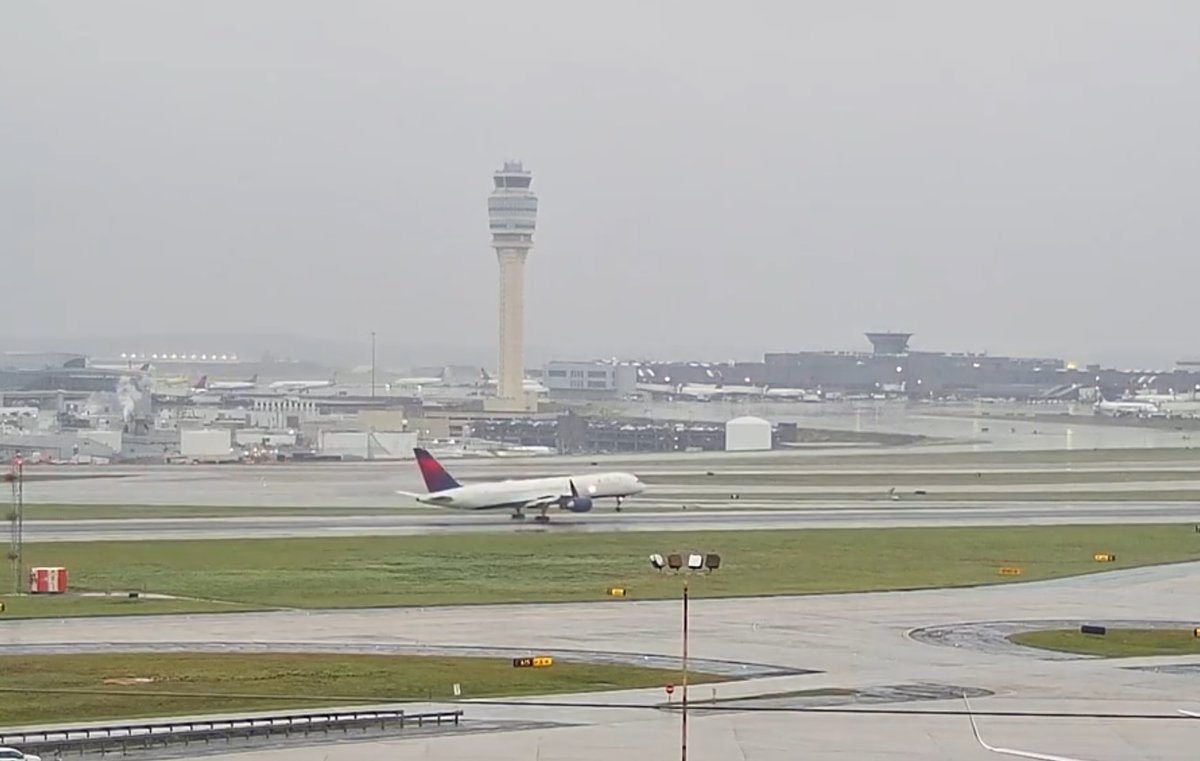 AirportWebcams's tweet image. LIVE: Storms and heavy rain at Atlanta this morning. Holding stacks galore for inbounds. Many flights diverting. Webcams, plus ATC &amp;amp; flight tracking links: airportwebcams.net/atlanta-hartsf…

#GAwx #airport #aviation #avgeek #weather #storm