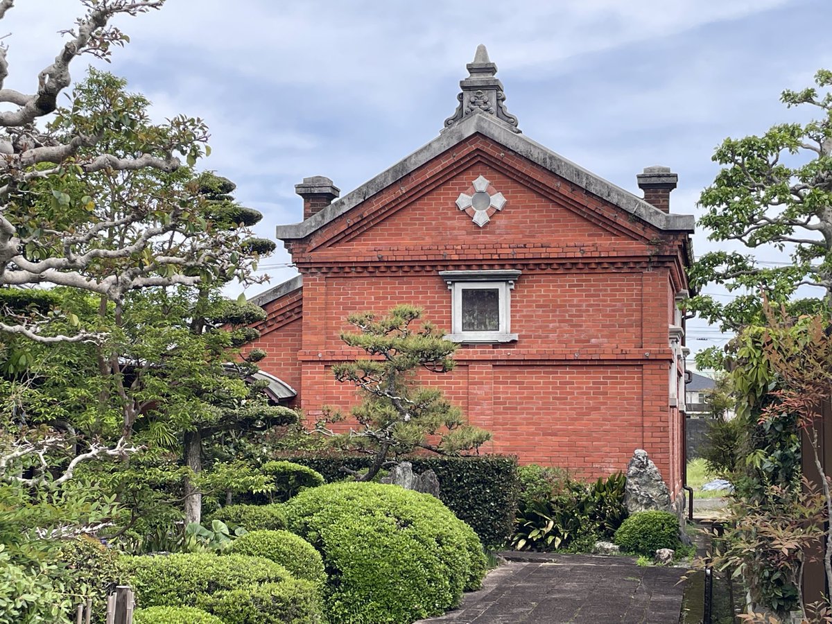 kavakava48's tweet photo. 運命を変えたければ
目に映る景色を変える

九星気学の日盤を頼りに自宅
から750m以上離れた場所を訪れる小さな旅

4/19日　北
小津町　江の口川・小津橋🌉

4/20月　北東
北本町　カーサ地球33番地🖼️

4/21火　西
朝倉横町　赤レンガの蔵🧱

4/22水　北東
秦南町　岡崎よさこい研究所掲示板・南面🪭 https://t.co/c3DtSrRSsl