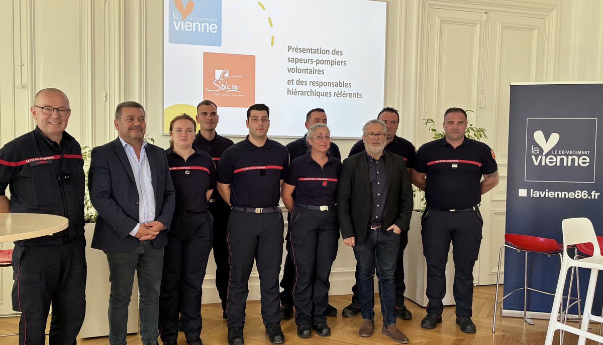 departement86's tweet image. #Engagement | Le Département aux côtés de celles et ceux qui s’engagent 🚒

Rencontre avec les nouveaux sapeurs-pompiers volontaires qui travaillent au sein de la collectivité 🤝

✅ Une convention permet aux agents volontaires de se rendre disponibles en journée, sur leur temps