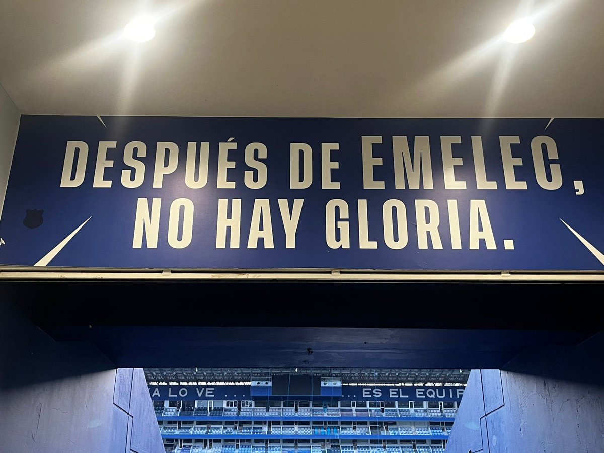 Andreitha_237's tweet photo. POR EL CLUB SPOOOORT EMELEC💙 #97AÑOS 🥳💙 https://t.co/dGr0H4cx1M