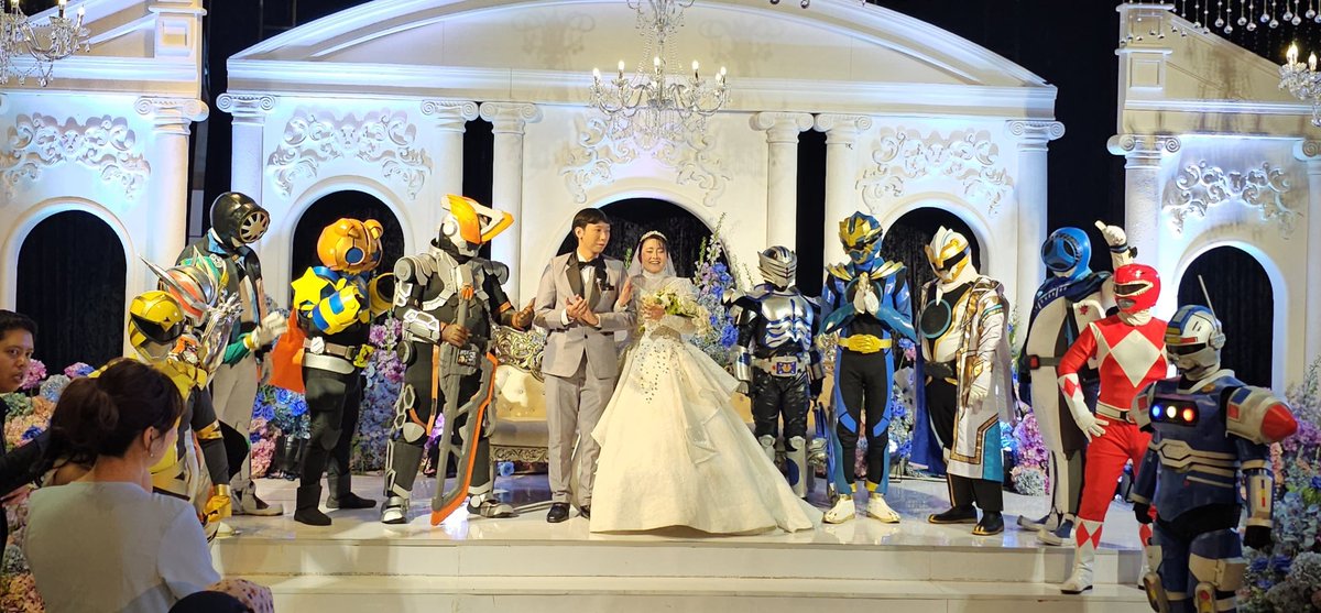 memphizzx's tweet photo. Majlis perkahwinan tema tokusatsu. Ada perarakan cosplayer dengan short skit lagi. Memang meriah. 🎉🎉🎉 

 And tahniah kepada pasangan pengantin baru. Semoga berkekalan.

#tokusatsu #wedding https://t.co/VVXRFhivIG