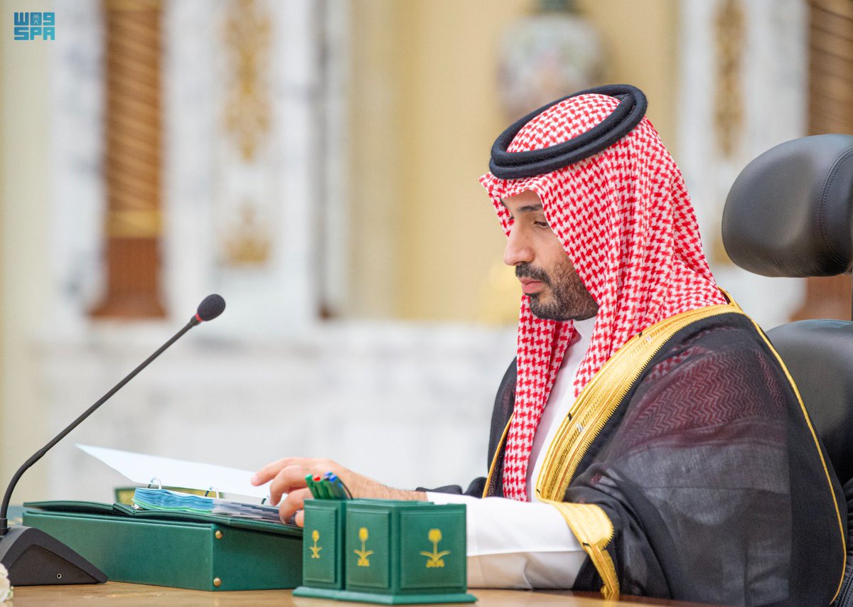 emara_alriyadh's tweet photo. #مجلس_الوزراء يتناول عددًا من التقارير ذات الصلة بالشأن المحلي وما تحقق من إنجازات متعددة في ظل #رؤية_السعودية_2030 ومستهدفاتها الداعمة للمسيرة التنموية وترسيخ نموذج اقتصادي أكثر تنوعًا ومرونةً بارتفاع مساهمة القطاعات غير النفطية، وتوسّع قاعدة الإنتاج والاستثمار وإطلاق برامج وإستراتيجيات وطنية متخصصة للاستفادة من الطاقات والثروات، وتعزيز القدرة على التكيف مع المتغيرات العالمية.