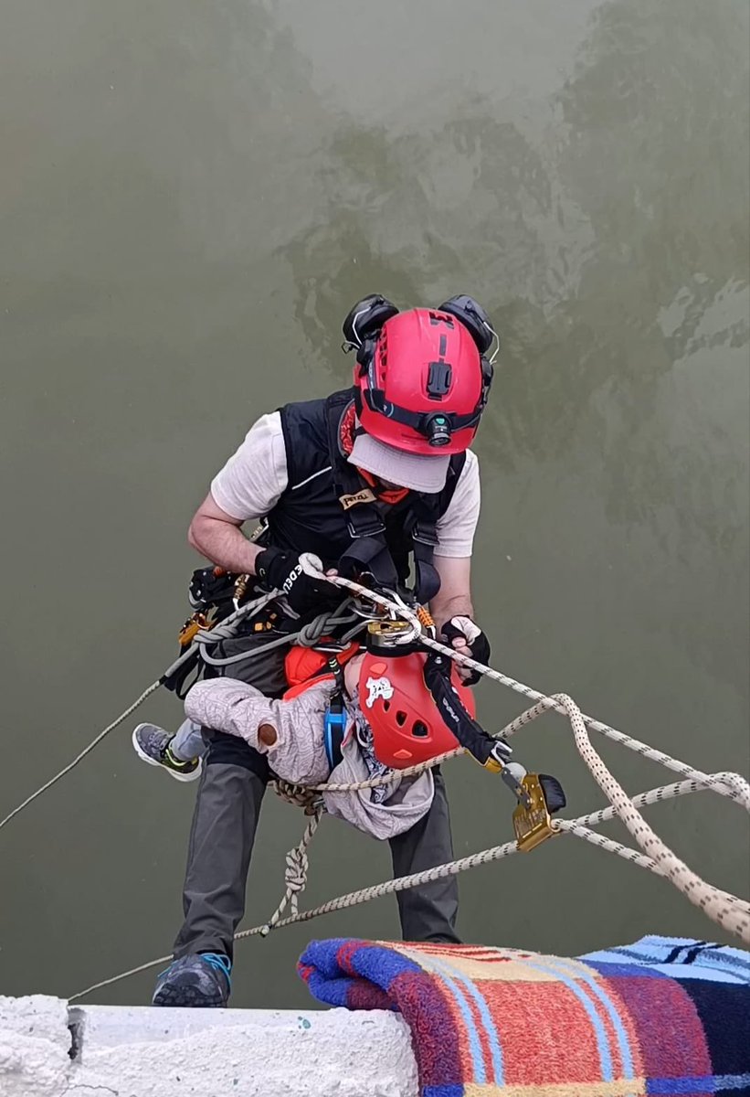 imhsarkonya's tweet photo. İMH Konya Arama Kurtarma Birimi olarak, gönüllü genç kardeşlerimizin katılımıyla gerçekleştirdiğimiz eğitim faaliyetlerimiz kapsamında;

🧗‍♂️ İple Erişim Eğitimi
🌊 Akarsu Üzerinde Suda Kurtarma Eğitimi başarıyla tamamlandı.

#konya #aramakurtarma #afeteğitimi #imh https://t.co/KgVf0fAP51