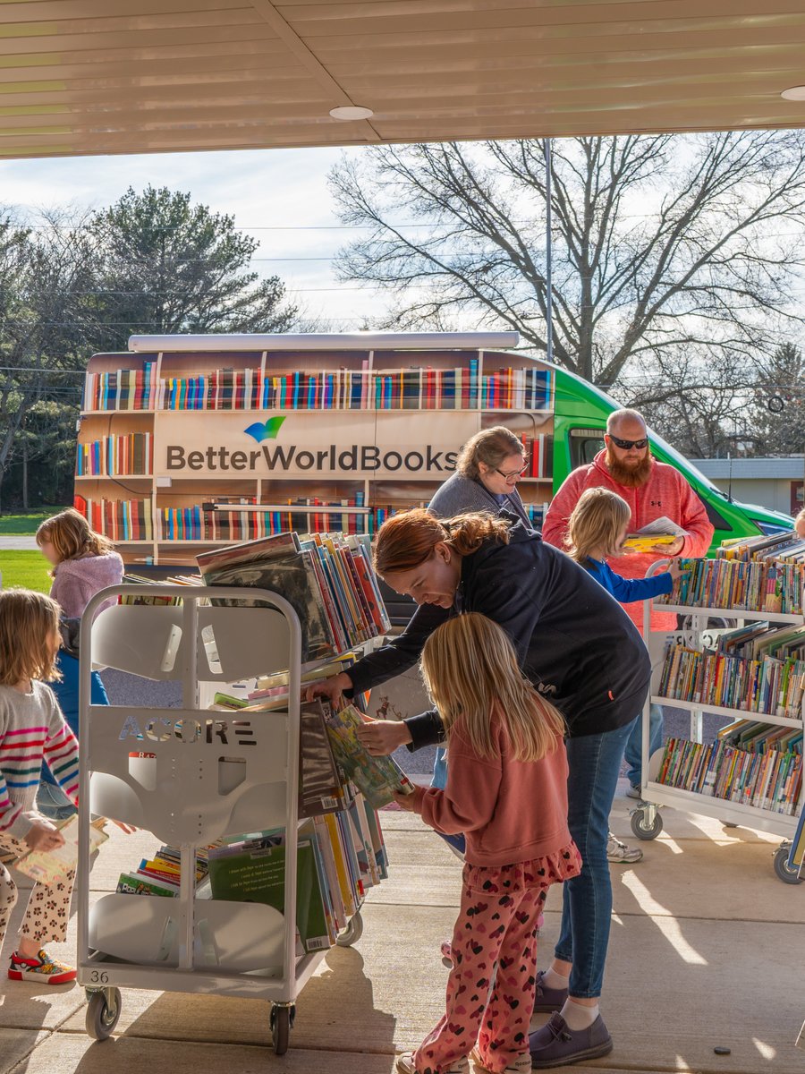 Better World Books tweet media