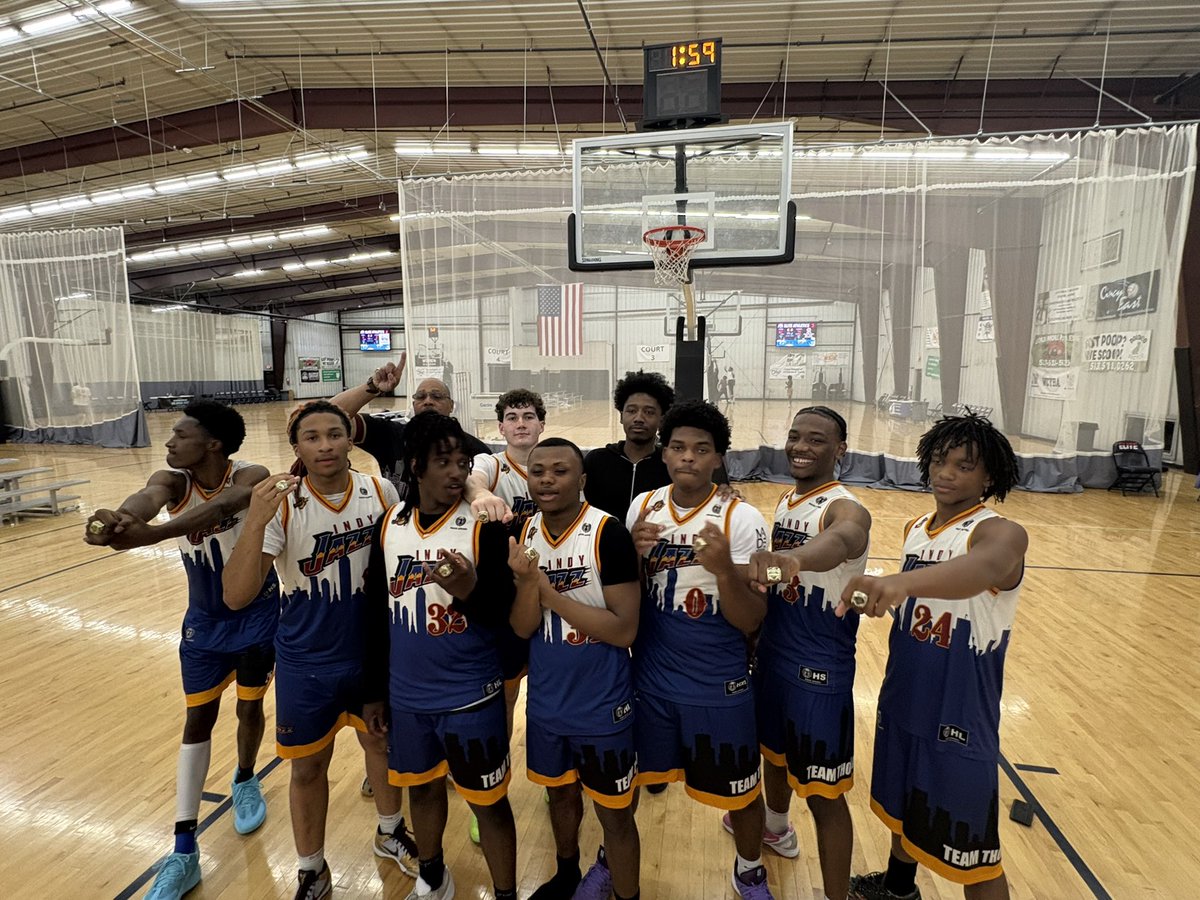 CoachCrawford05's tweet photo. What a weekend for the unsigned senior squad going 5–0 and winning the Cam Jackson Showcase. @RmelloWatson led the team, averaging 20 points over the weekend, while @DrelanV averaged 10 points. College coaches if you are still looking for players I got some dawgs !!! https://t.co/eBnLLm09X9