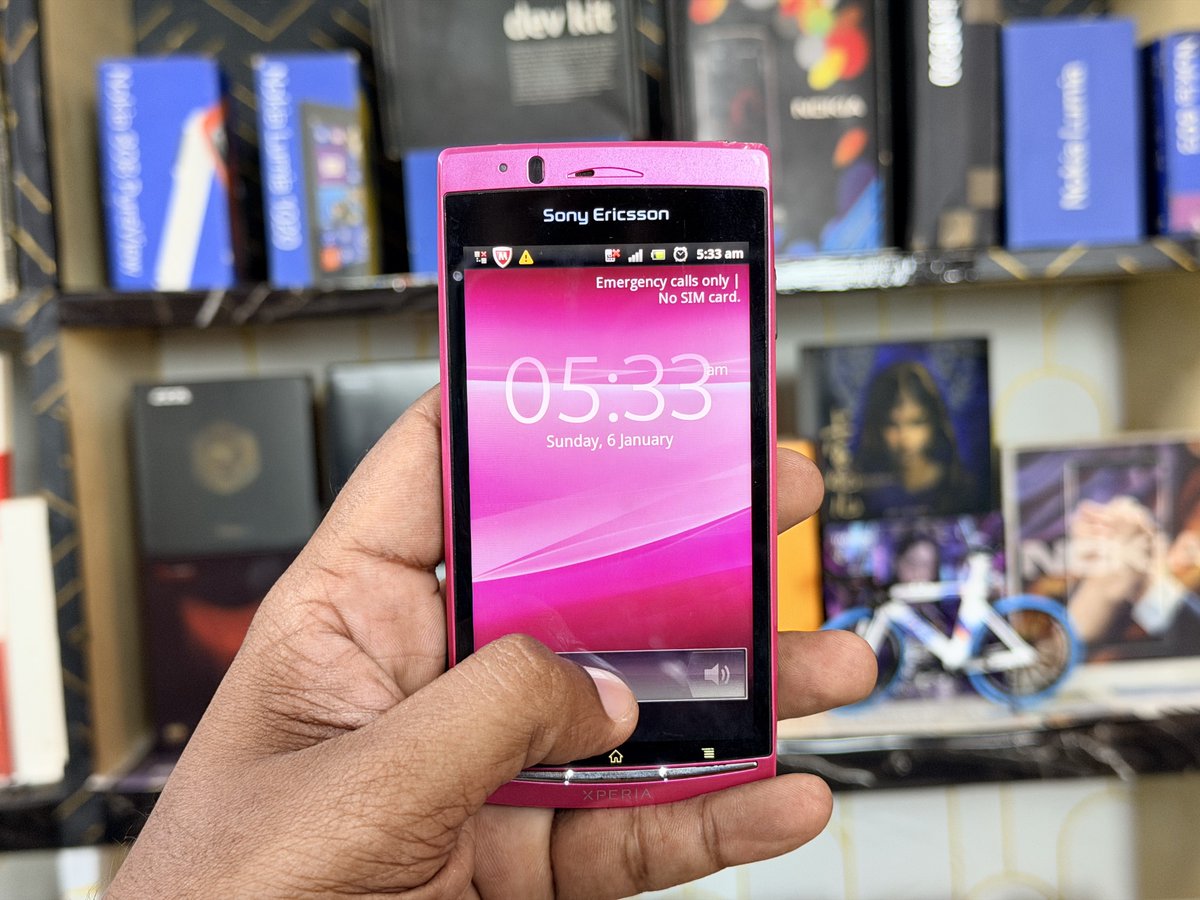 Siva_Bharani's tweet image. Sony Ericsson Xperia Arc S
This pink beauty is such a sexy phone to carry around
#Retro #Nostalgia #SonyEricsson