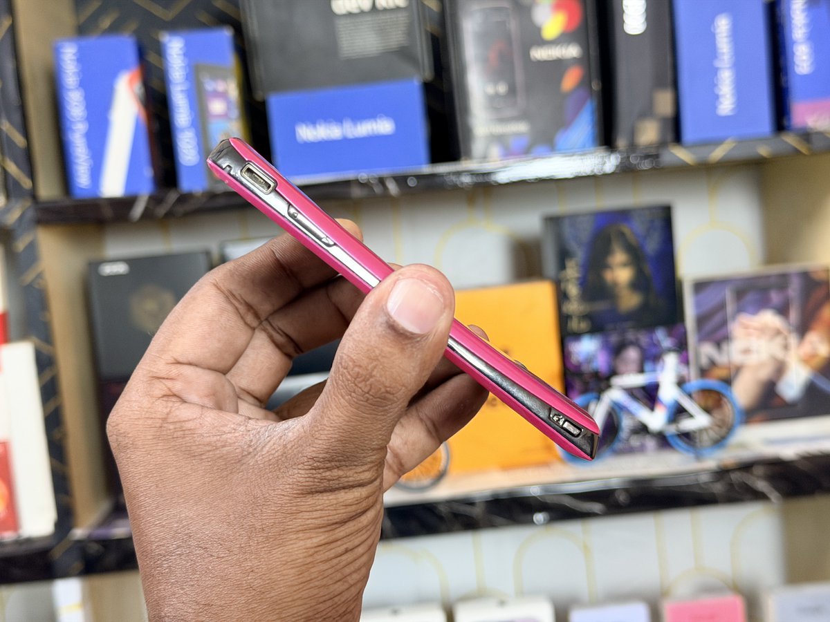 Siva_Bharani's tweet image. Sony Ericsson Xperia Arc S
This pink beauty is such a sexy phone to carry around
#Retro #Nostalgia #SonyEricsson
