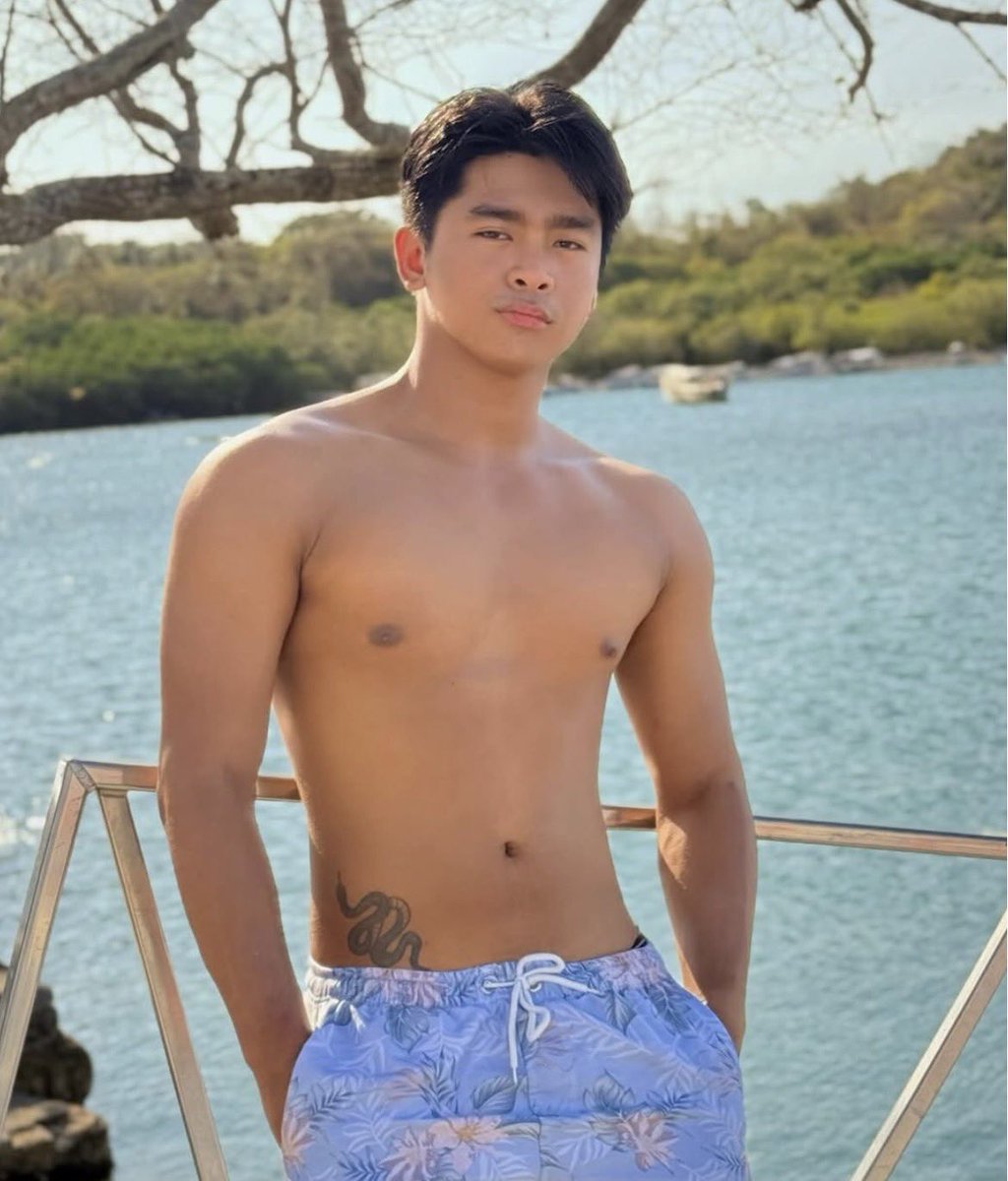 Daily Hot Dudes tweet media