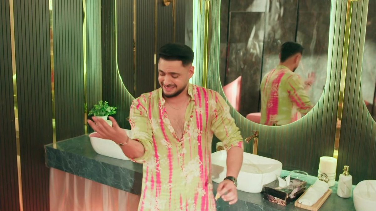 Vikrant is 10% adult, 90% nautanki, and 100% cute😭

How does he manage to be such a drama king and a sweetheart in one go? 🩷🤏
Bunty was so on point when he asked Vikrant, "Aap adult ho?" 😂
#mannat #AdnanKhan