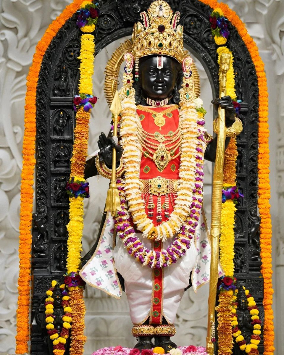 राम तें बढ़कर कौन दुलारा। 
राम बिनु नाहिं को सहारा॥
राम नाम जप नित दिन राता। 
रामहि जान ले त्रिलोकनाथा॥ 
जय श्री राम 🚩🙏