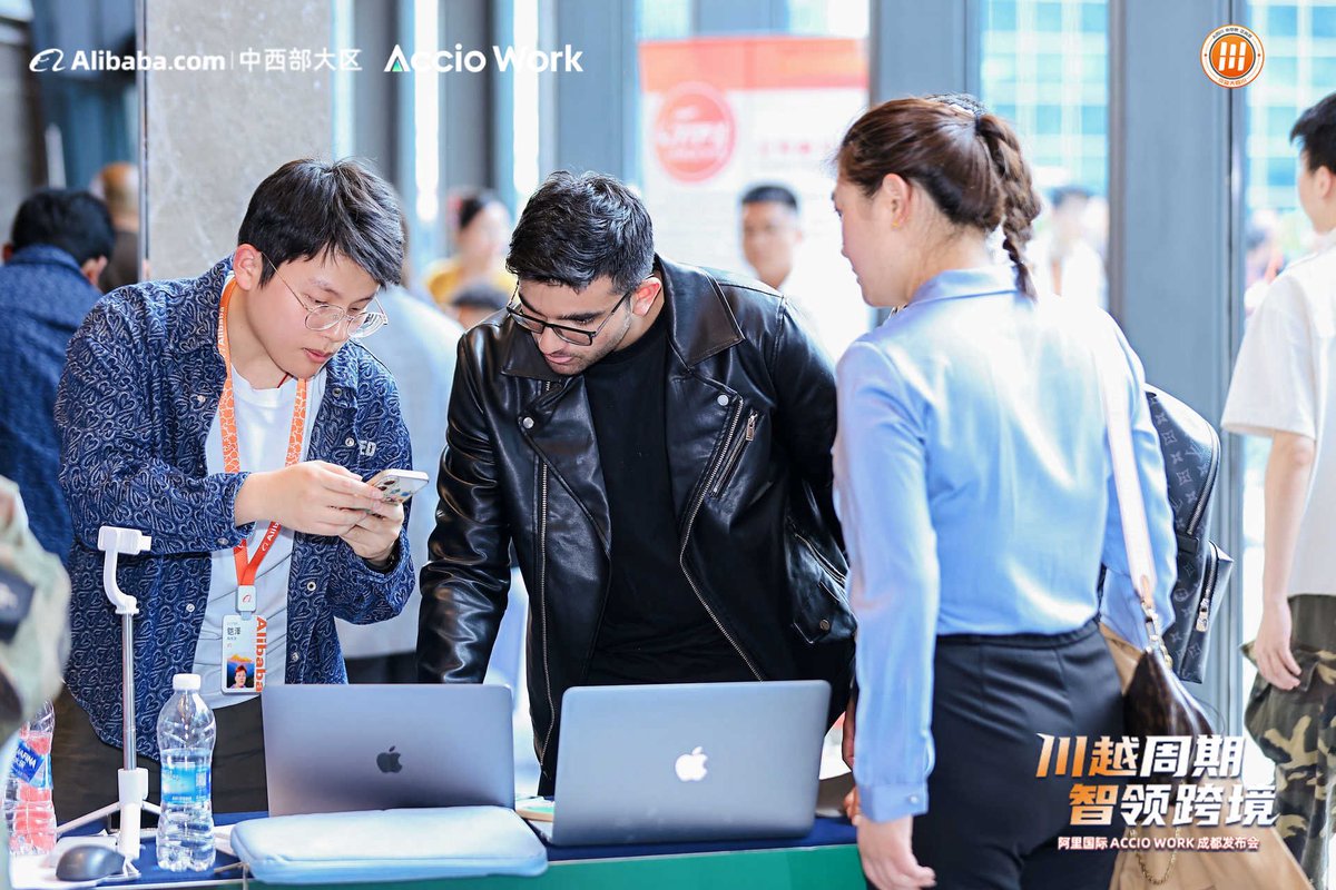 Panda_spaceX's tweet image. 千人外贸峰会圆满落幕🎉
未来已来，科技赋能跨境
全新商业格局，正在悄然重塑
聚力前行，共赴外贸新征程✨#Alibaba #B2B #acciowork