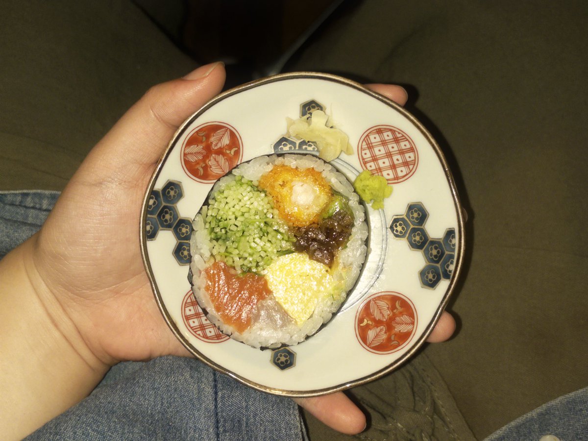 fev10r's tweet photo. 참 맛있네 https://t.co/qKUX9q79PT