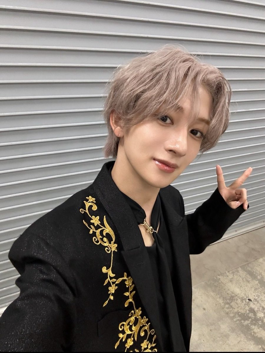 _kxrxrx_'s tweet photo. 僕の憧れで最推しで世界でいちばんお姫様なひと！！！お誕生日おめでとう💖💖💖

なおぴが見せてくれる世界はとてもキラキラでかわいくてかっこよくて、男の子だけどお姫様になれるんだ！っていつも教えてくれる存在だよ！ありがとうだいすき🥹💖
 #NAOYA姫爆誕 
 #MAZZEL_NAOYA_HBD https://t.co/OOLbNnzHUg