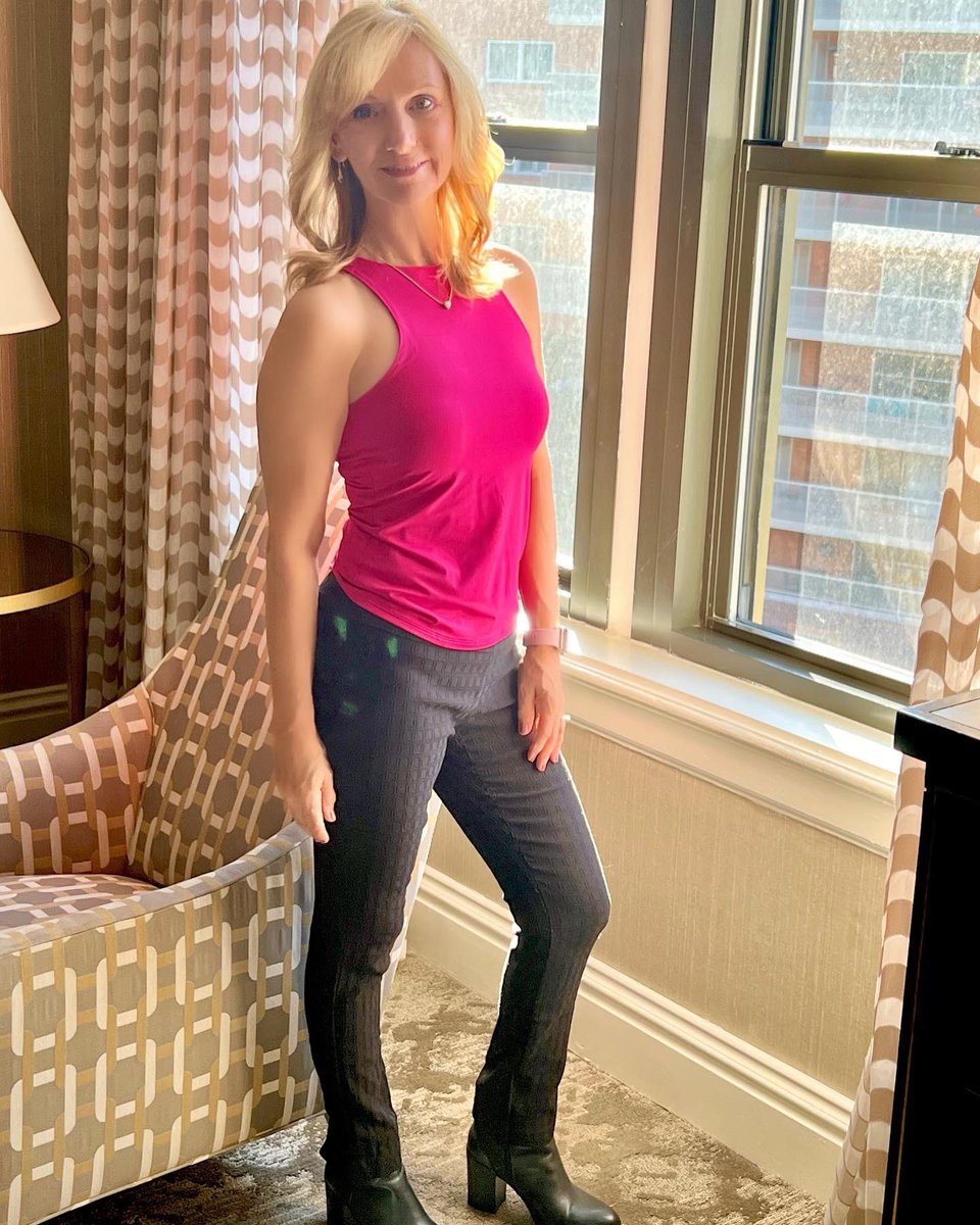 michael25961337's tweet image. Classic Joann! Love how these turned out. 

#maturewomen #style #fashion #fit #maturebeauty #lady