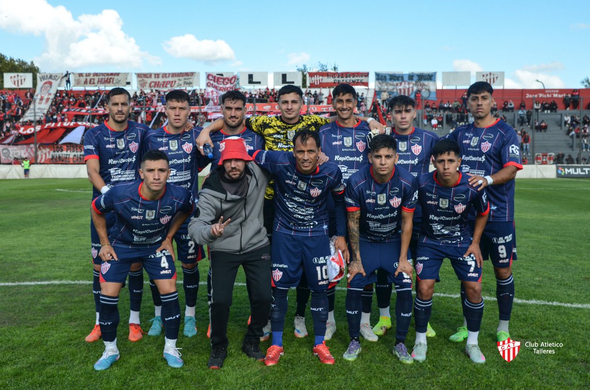 🇦🇷 El plantel de Talleres de Remedios de Escalada recibió a Pablo Grillo, el fotógrafo víctima de la represión policial del gobierno de Javier Milei.