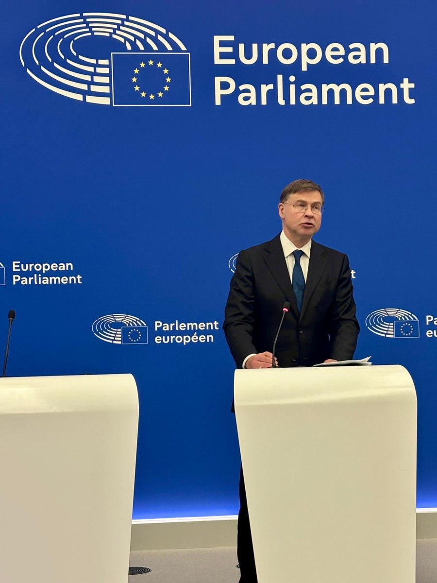 VDombrovskis's tweet image. Brussels must deliver results, not just rules.

Today, the @EU_Commission presents our plan to modernise how EU laws are designed, implemented, and enforced, built on 5 pillars:

✏️ Simplicity by design
🛠️ Improving better regulation
🧹 Regulatory “deep cleaning”
🚫 Tackling
