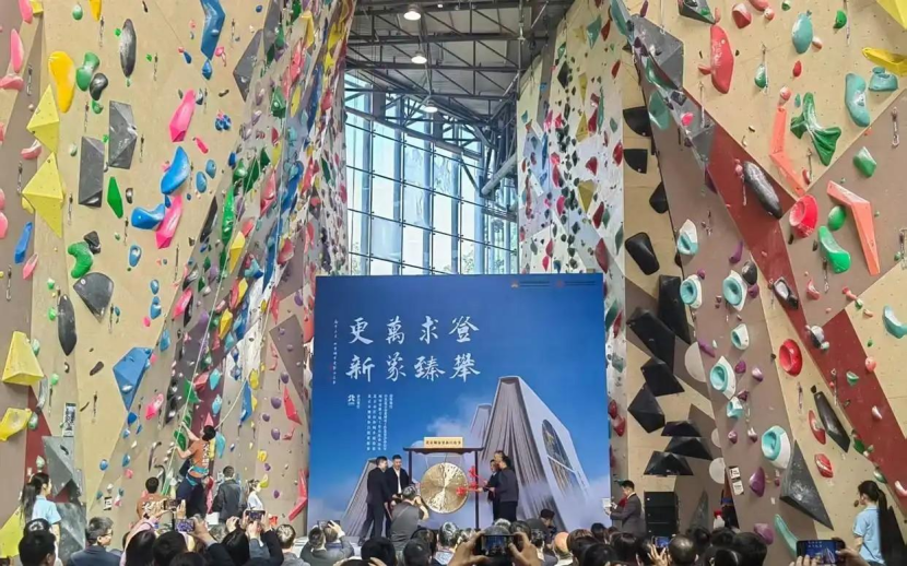 touch_beijing's tweet image. About 20% of #Beijing’s total #fixedasset #investment went to #urbanrenewal. The 2025 Beijing Urban Renewal White Paper was released on April 27. Beijing spent more than 184 billion yuan of fixed-asset investment on urban renewal in 2025, a year-on-year increase of 154%.