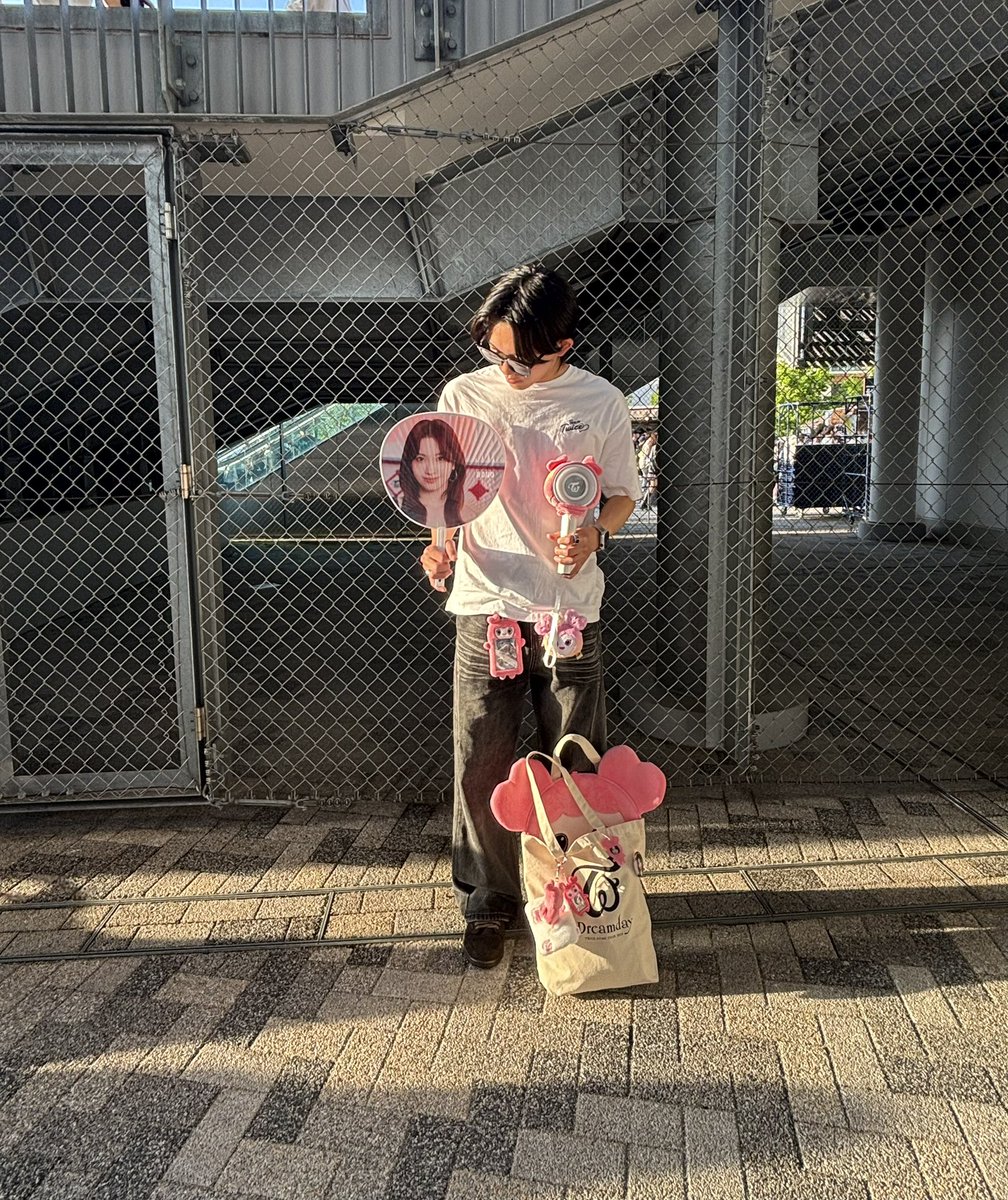 りく tweet media