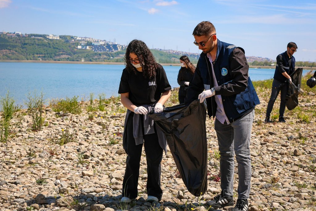 Sapanca Gölü’nün çevre ve su sağlığı için sosyal sorumluluk çalışmalarımıza hız kesmeden devam ediyoruz.💧

Gönüllü olarak bizlere destek veren Sapanca Anadolu Lisesi öğrencileri ile 85 torba atığın göle karışmasını engelledik.♻️
 
Haber detayları; sakarya-saski.gov.tr/haberler/13393