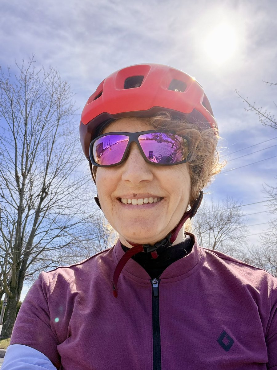 Bon mardi !

🌡️15° ☀️☀️☀️

Après une belle marche avec Kali je pars en vélo 🚴‍♀️ ! 

Bonne journée à tous ! 

#10k 👣 #onbouge
<a href="/marie1h1/">Marie H🏃‍♀️🧘🏼‍♀️☀️👗👟👡🩴👙🏖👩‍⚕️🎹</a> <a href="/LanteigneManon/">Manon Lanteigne 🇨🇦🌻</a> <a href="/VadnaisArmand/">ArmandGuenon 🐒 Coffee boy ☕️</a> <a href="/SimonMnard4/">Simon Ménard</a>