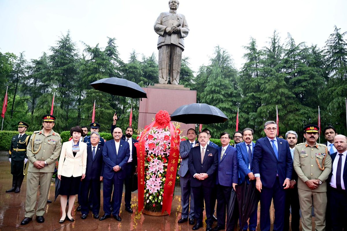 MomayoP94940's tweet image. On his China visit, President Asif Ali Zardari met Xiangtan People's Congress Chairman Li Jiang and Ms. Zhang Shihui at the Mao Zedong Memorial Museum. Senator Saleem Mandviwalla and Sharjeel Inam Memon attended. @sharjeelinam
#ForeignPolicy