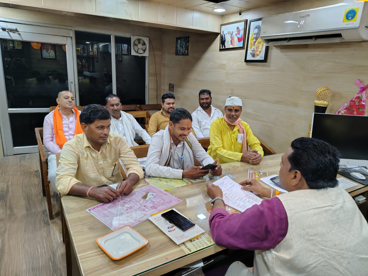संभल क्षेत्र के सम्मानित कार्यकर्ताओं ने मुझसे मिलकर पूर्ण सहयोग करने का आश्वासन दिया एवं योगी सरकार को पुनः बनाने का संकल्प लिया
<a href="/BJP4India/">BJP</a> <a href="/narendramodi/">Narendra Modi</a>  <a href="/myogiadityanath/">Yogi Adityanath</a>