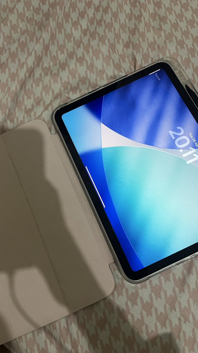 nailiesse's tweet image. hi everyone,
want to sell ipad gen 11/a16/128gb silver
💰7jt(nego)
baru pemakaian seminggu, alasan dijual karena ga kepake🙂🆗 
box + charger masi ada, &amp;amp; free case marie cat :&amp;gt; 

loc : 
📍bandung timur
cod only 🥰 detail dm/igoy @/zonenailine
#wtsipad #wtsipadgen11 #bandung