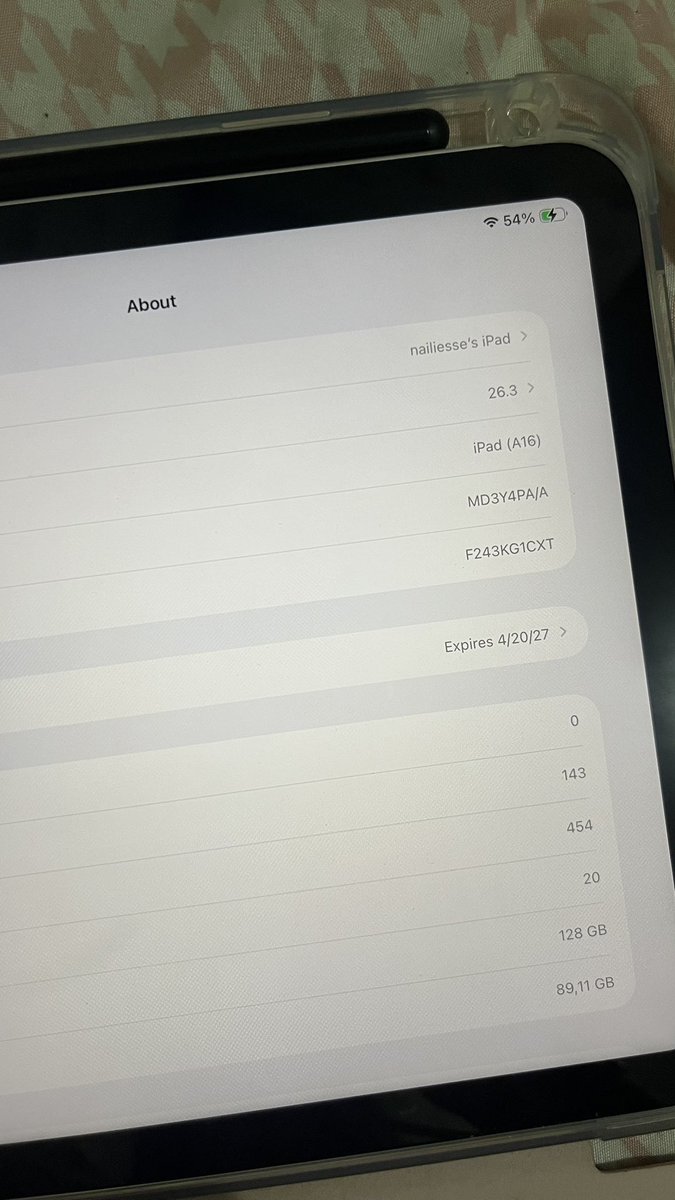 nailiesse's tweet image. hi everyone,
want to sell ipad gen 11/a16/128gb silver
💰7jt(nego)
baru pemakaian seminggu, alasan dijual karena ga kepake🙂🆗 
box + charger masi ada, &amp;amp; free case marie cat :&amp;gt; 

loc : 
📍bandung timur
cod only 🥰 detail dm/igoy @/zonenailine
#wtsipad #wtsipadgen11 #bandung