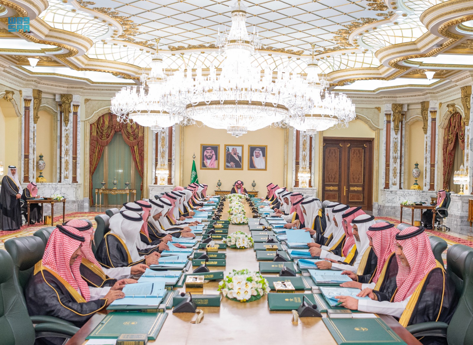 سمو ولي العهد يُطلع مجلس الوزراء على فحوى الرسالة التي تلقاها خادم الحرمين الشريفين من فخامة رئيس جمهورية جيبوتي إسماعيل عمر جيله، وتتصل بالعلاقات الثنائية بين البلدين الشقيقين. 