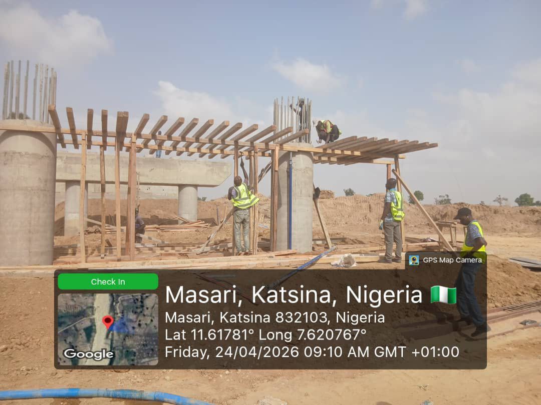 teacher_ekan247's tweet photo. This is Unguwar Iliya Bridge Project under construction in Katsina State. The bridge will provide access, reduce travel time and create safety and economic activities upon completion.
#MinisterDavidUmahi
#MinistryOfWorks
#FederalGovtOfNigeria
#AkwaIbomFieldSupervision https://t.co/7f8kSMBktT