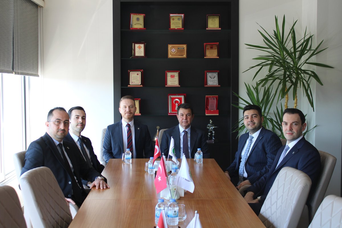 Gagiad's tweet photo. Gaziantep İl Emniyet Müdürü Sayın Celal Özcan, Yönetim Kurulu Başkanımız Sayın Yunus Kara ve Yönetim Kurulu Üyelerimizi dernek merkezimizde ziyaret etti. https://t.co/lYBedqovw0