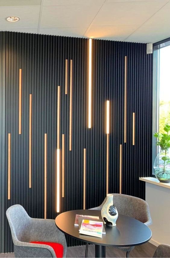 chuviedecorng's tweet image. Clean lines meet raw texture 🔥
Fluted panels + stone finish, sealed with that bold man sticker presence — because details matter.

#WallDesign #InteriorStyle #FlutedPanel #StoneFinish #LagosHomes