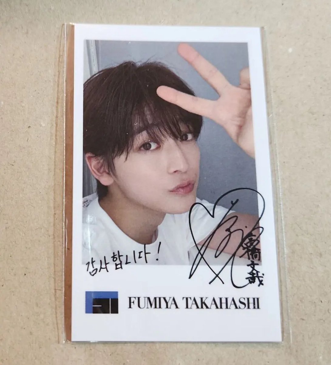 sangeiji's tweet photo. 타카하시후미야가 한국어로 감사합니다! 라고 써준 공식셀카포카가 존재한다는게 믿기지가x는상황 https://t.co/fsL21l6ag5