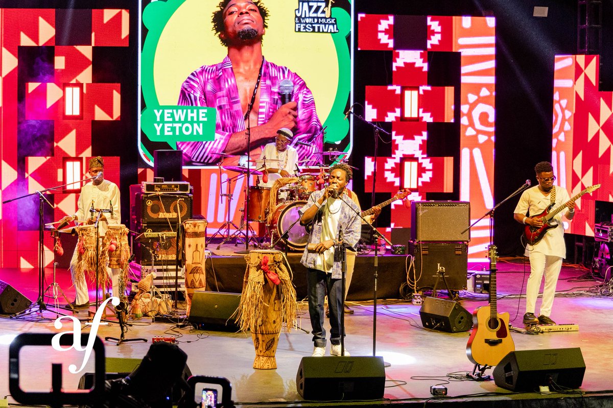 AF_Accra's tweet image. Here’s a look back at some of the amazing moments from an incredible first night.

The night gave us music, culture, and pure joy 🔥🎶

#JazzFestival #DayOne #JazzAndWorldMusicFestival #AllianceFrancaiseAccra