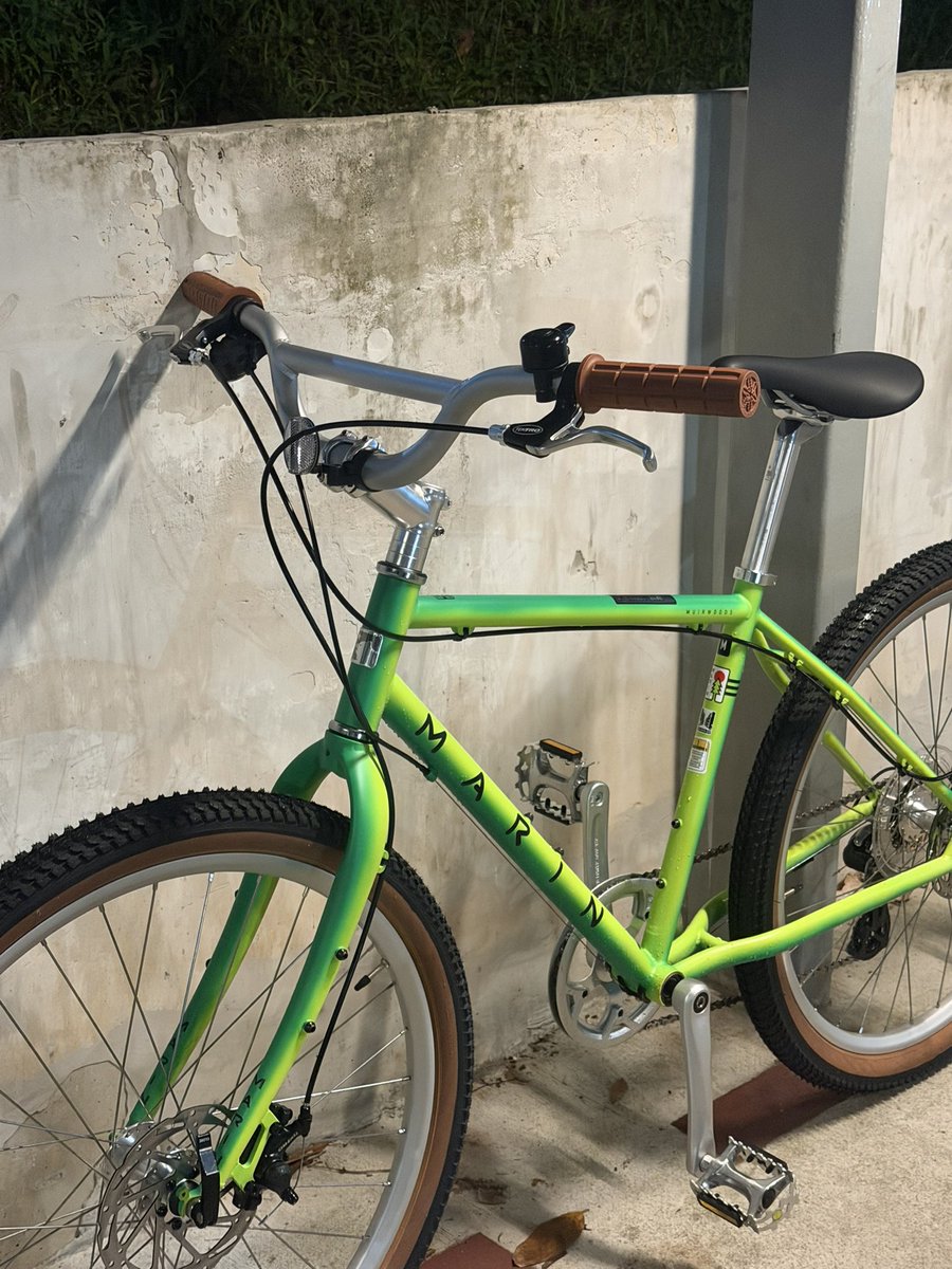 Syazmi_CL's tweet photo. Marin is the only brands from the 90s still true to its roots, offering steel bikes at an affordable price. 

Their recent Japan market muirwoods 26 has been selling extremely well. Bringing back 26” tyre but with modern parts compatibilty, plus a killer 90s “Klein-ish” colorway https://t.co/l6tIVTxDQv