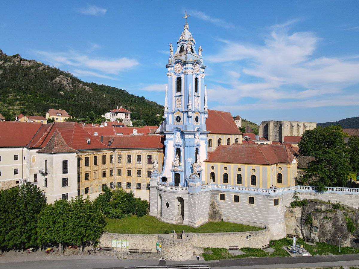 AutCathAes's tweet photo. •Dürnstein Monastery in the Wachau Region, Lower Austria

Formerly inhabitet by Augustinians. https://t.co/7DkjLRTREW