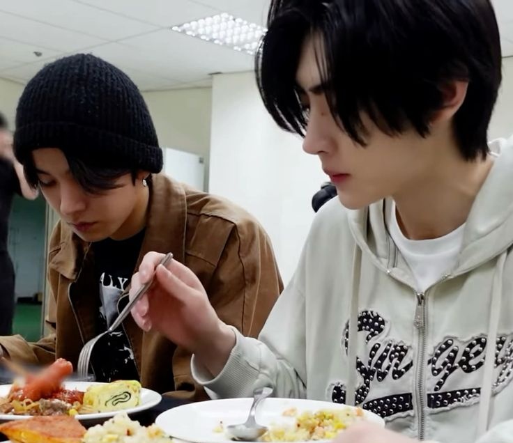 iceanddeer🦌❄ tweet media