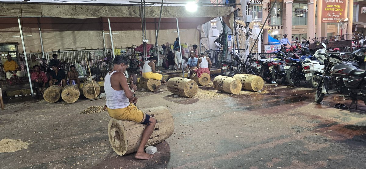narottamsahoo's tweet image. Had the profound privilege of touching the sacred wheels of the #RathYatra - an experience that humbles the #soul and uplifts the #spirit.

From these timeless #chariots that have carried #faith through centuries to the #innovations shaping our #future, our journey moves forward