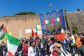 x810990's tweet image. #Telese, parlaci delle bandiere di #Hamas, "...l'ha detto quello ...l'ha detto quell'altro"!!!!!
SOLO CHIACCHIERE E DISTINTIVO