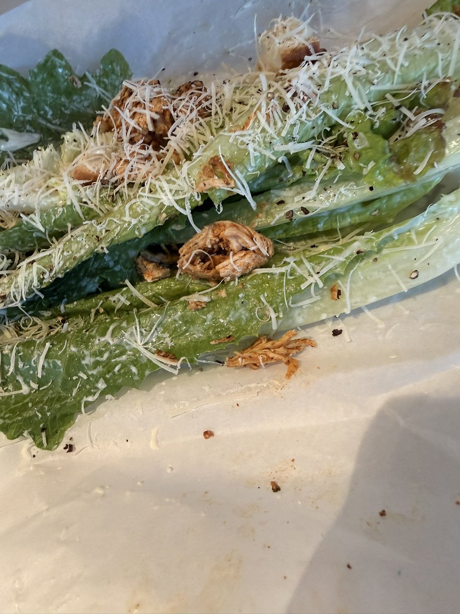 rt3_p7's tweet photo. 食器と🍴使わずに最初から最後まで手でご飯食べた。斬新！働いてる子も来てるお客さんもみんな可愛い女の子が多かった♡

鋏✂️は使った😛 https://t.co/BlTM4uOr9V