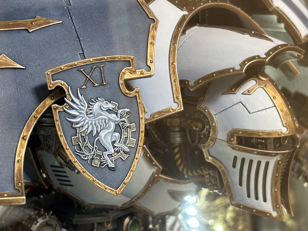 zonozone's tweet image. インペリアルナイトwip

ターミネーターはお天気待ちのため、次の作製に✨

我がウォーロードタイタンの属する「Legio Praesagius」に隷属する騎士宗家のナイトを作ろうと思います🛡️

絶版となったレジン製のテリン家用のアップグレードパーツを使うために、忘れかけたパーツ洗浄を思い出す所から…