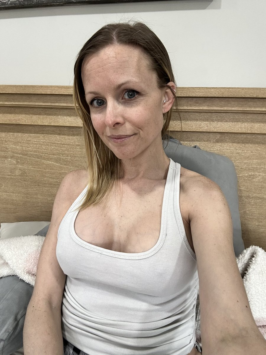 Lily Devyne tweet media