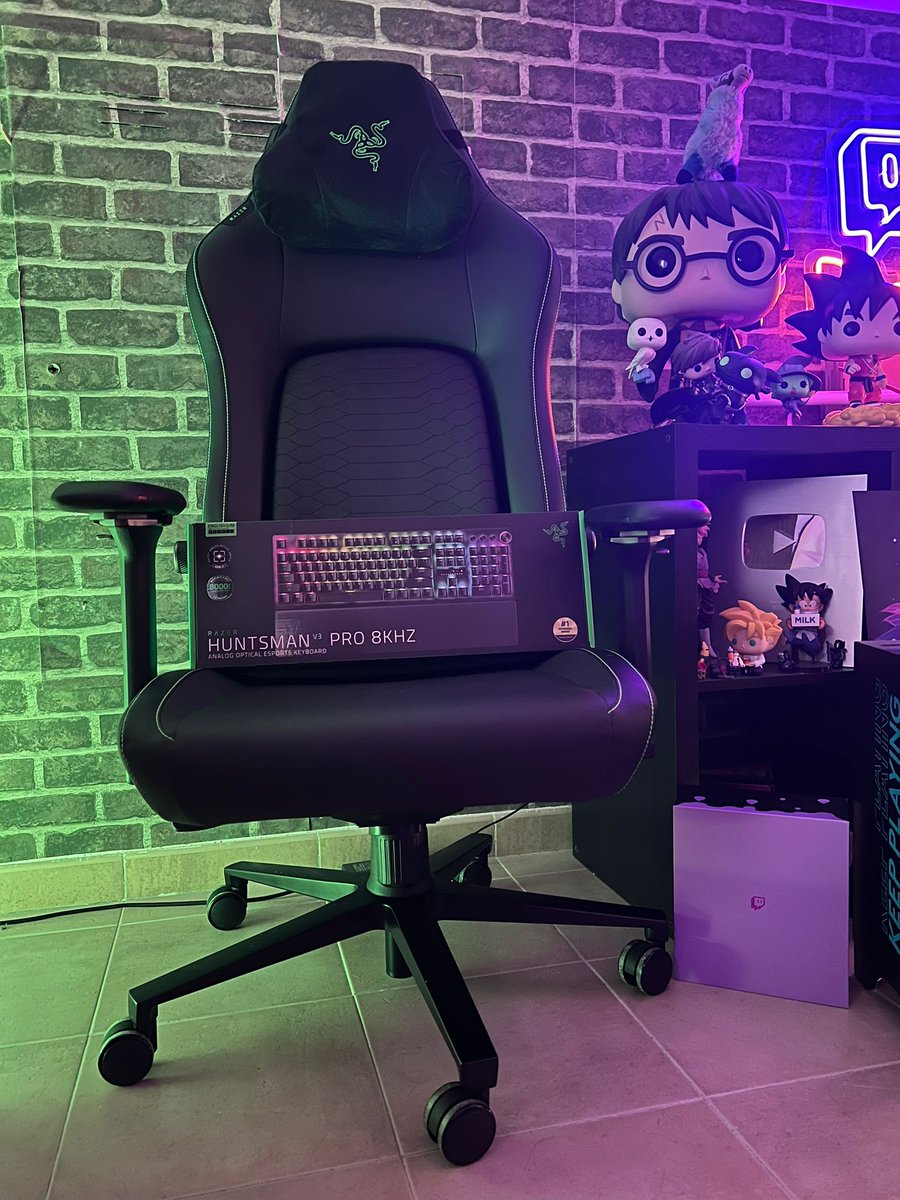 D3strii's tweet photo. Muchisimas gracias a la gente de @RazerES y @SocialProES  por este pedazo de detalle que me han mandado con la pedazo de silla Razer Iskur V2 New Gen y el teclado Huntsman V3 Pro 8KHZ #ad” https://t.co/JhXfFQhCx7