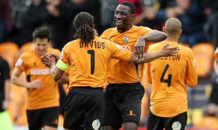 BayoPsalm's tweet photo. @OgaNlaMedia Edgar Davids wore no. 1 for Barnet FC. Many people don't know there's no rule against outfield players wearing the number.. https://t.co/ro8XXbMHCX
