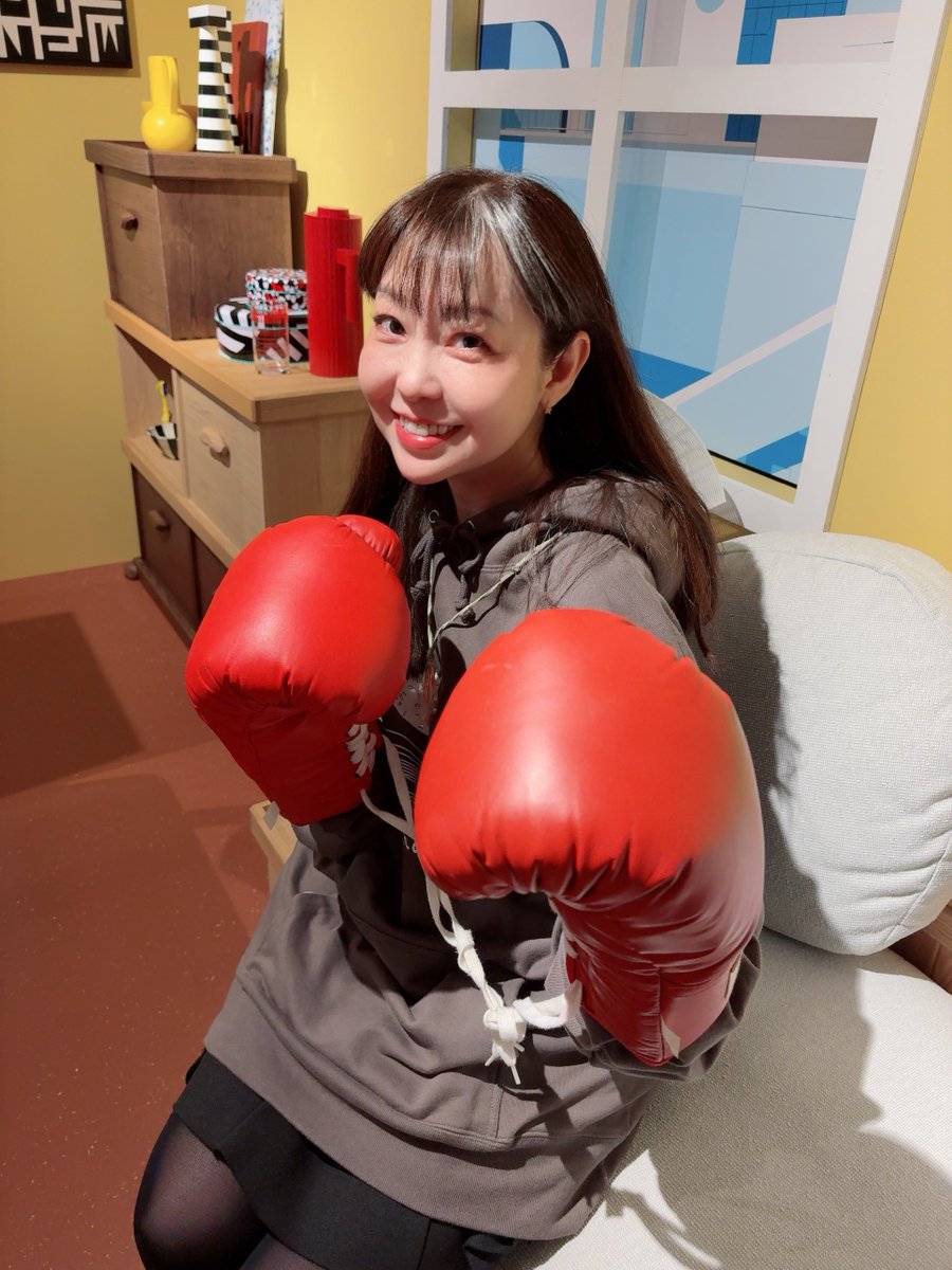 uryan's tweet image. Happy Birthday わたし！！！
相変わらずゆるっと楽しく生きています！
ありがとうみんな、ありがとう世界！

写真は先日、虎ノ門ヒルズのTOKYOROOMS展でボクサーになったり本職を発揮したり緑に癒されたりしている私

#birthday #tokyonode #tokyorooms展