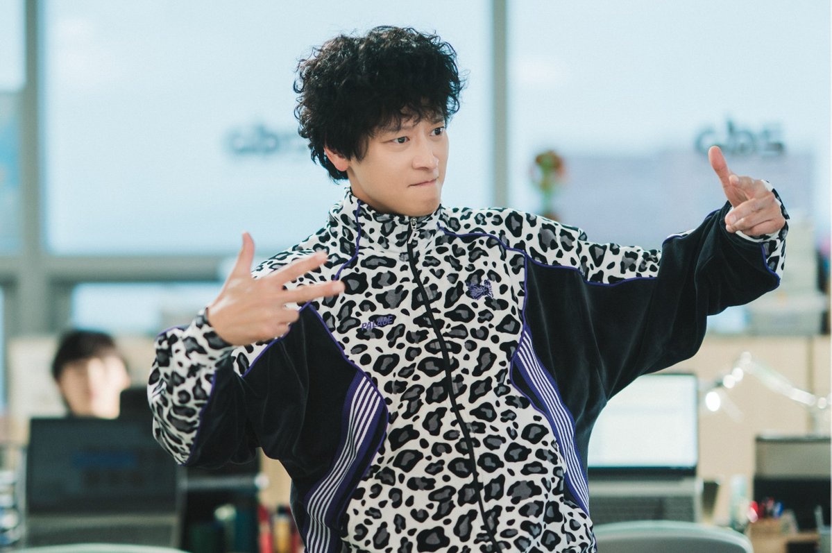 강동원, 돌았다(P)
우리 댄스머신 공연만 하게 해주세요🥹

11분 헤드스핀 신기록 보유! '현우' 캐릭터 스틸 공개❤️

<와일드 씽> 6월 3일 극장 대개봉💿