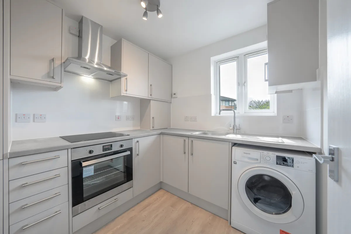 Home_Minders's tweet image. To let: Refurbished 1-bed flat in Swynford Gardens, NW4. First floor, modern kitchen, fitted wardrobes &amp;amp; parking. 
Close to Hendon Central &amp;amp; local amenities.
Contact us for more details or to arrange a viewing. zoopla.co.uk/to-rent/detail…
#LondonProperty #Hendon #LondonRental