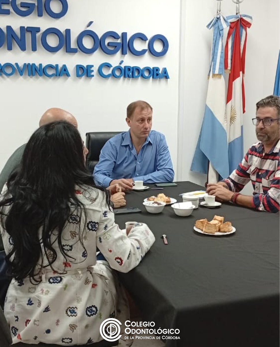colodontcba's tweet photo. 🦷💼 El pasado jueves 23 de abril, el Tesorero Hernán Marquesini y el Presidente José Ermoli mantuvieron una reunión junto a la contadora Patricia Herrera y Alejandro Vespasiani, representante del Consejo Federal de Inversiones (CFI). https://t.co/obZSEN2HJz