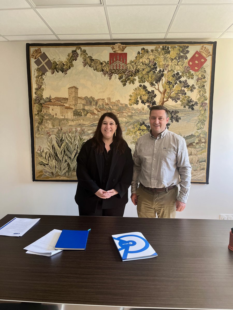 Prefet46's tweet image. #Entreprises | Marilyne POULAIN, préfète du Lot, a rencontré Jean HUGON, président de la chambre de commerce et d'industrie du Lot, afin d'échanger sur le tissu économique lotois et le dynamisme des entreprises locales. A cette occasion, la préfète a rappelé le soutien de l'État